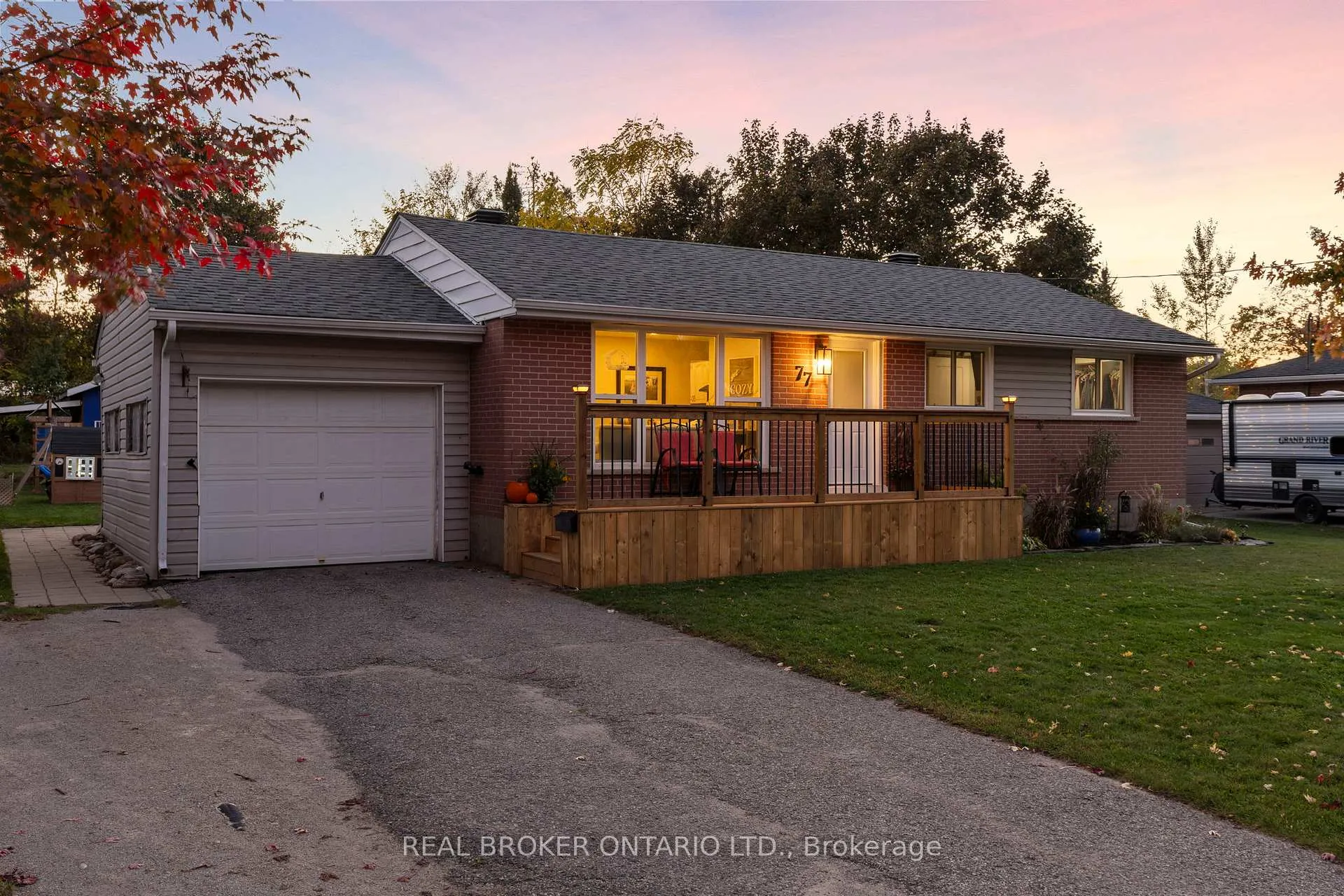 Photo 3 of 77 Third Street, Orillia — HOMEH