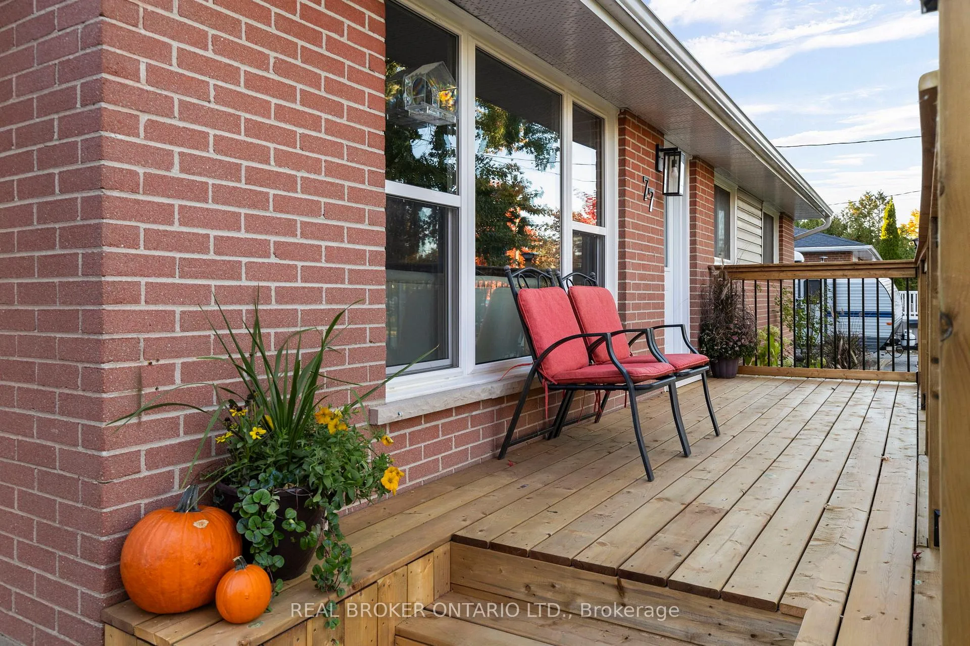 Photo 5 of 77 Third Street, Orillia — HOMEH