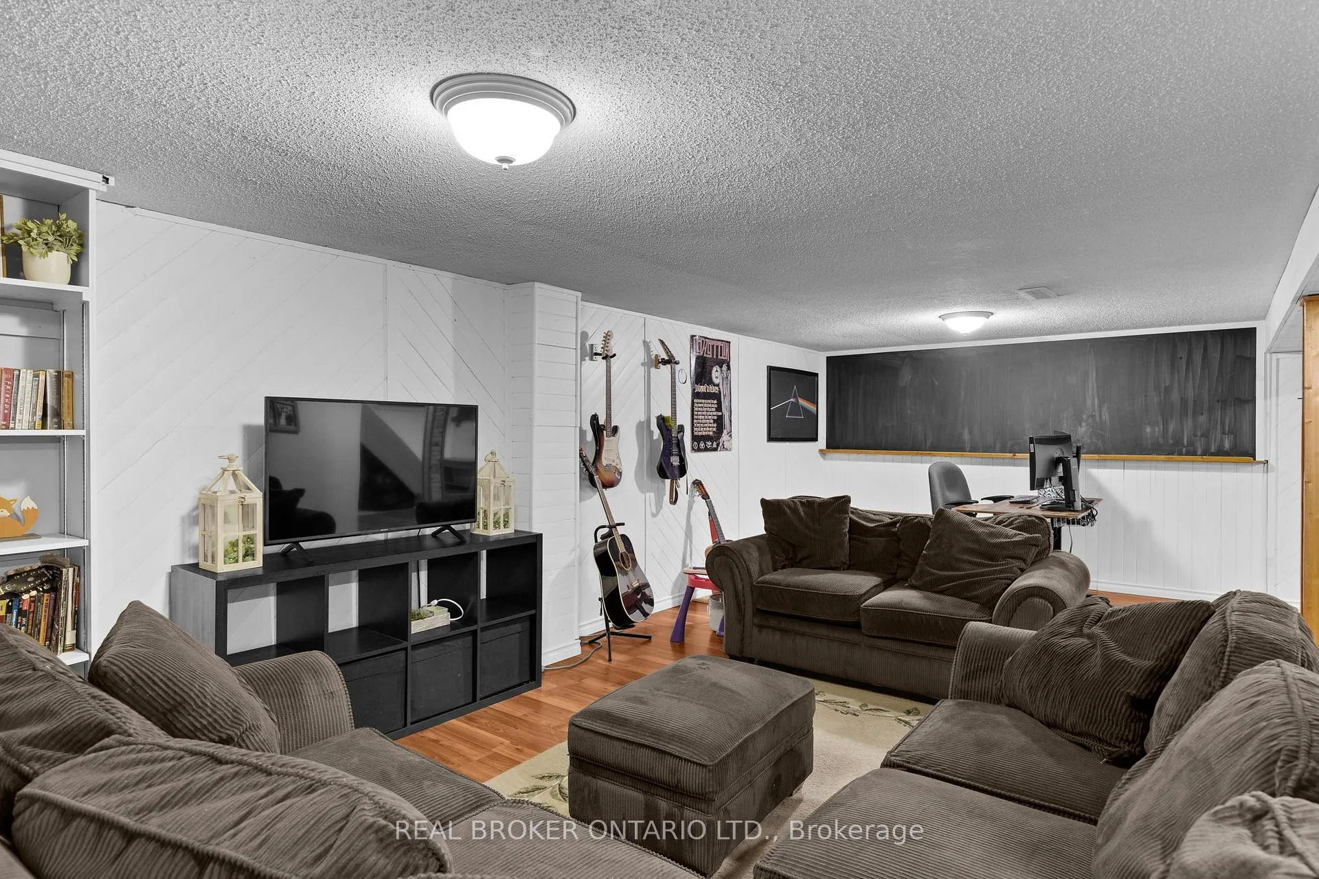 Photo 33 of 77 Third Street, Orillia — HOMEH