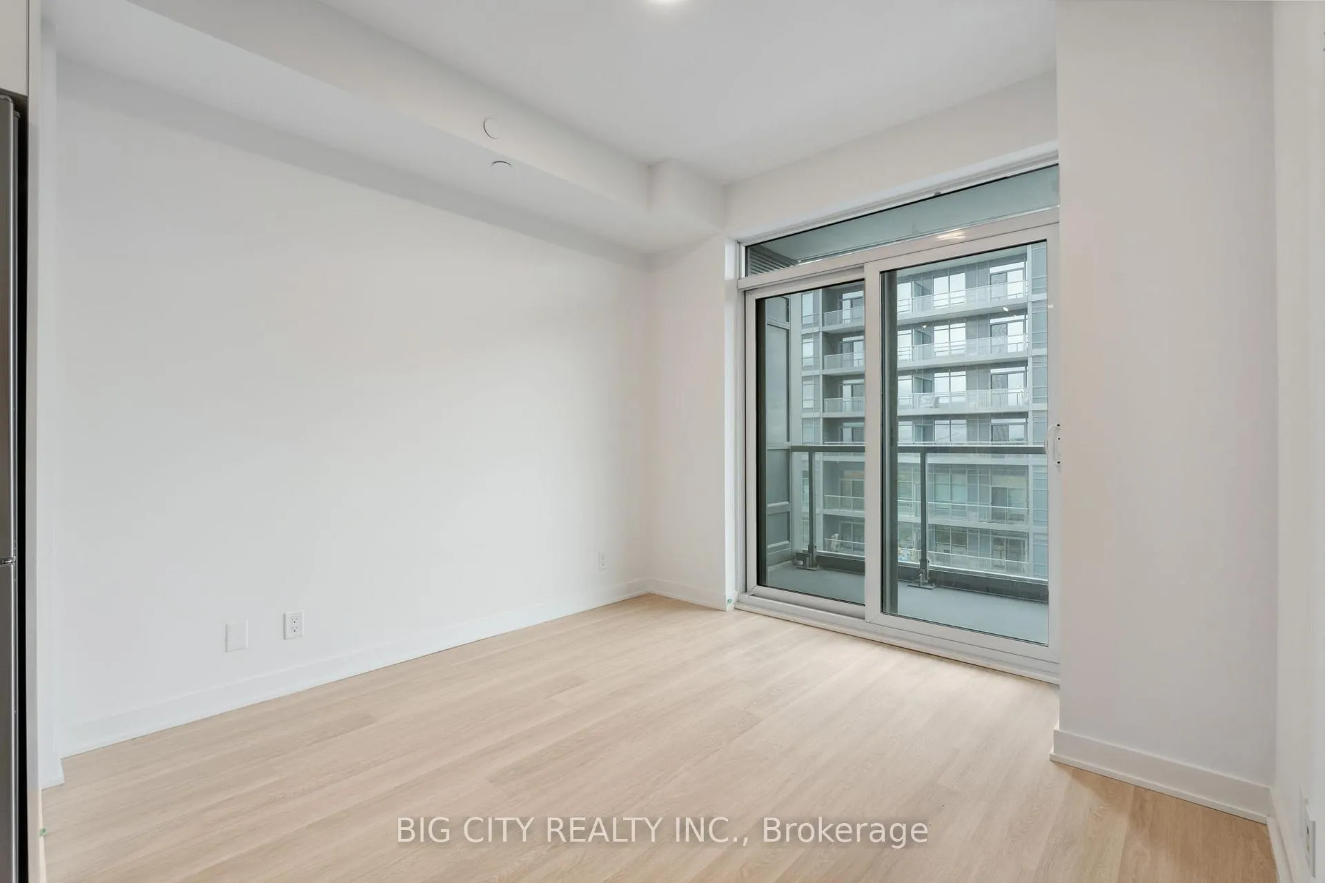 Photo 10 of Unit 808, 30 Upper Mall Way, Vaughan, Brownridge — HOMEH