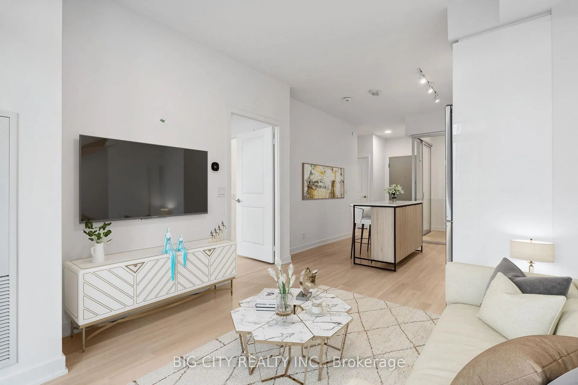 Photo 12 of Unit 808, 30 Upper Mall Way, Vaughan, Brownridge — HOMEH