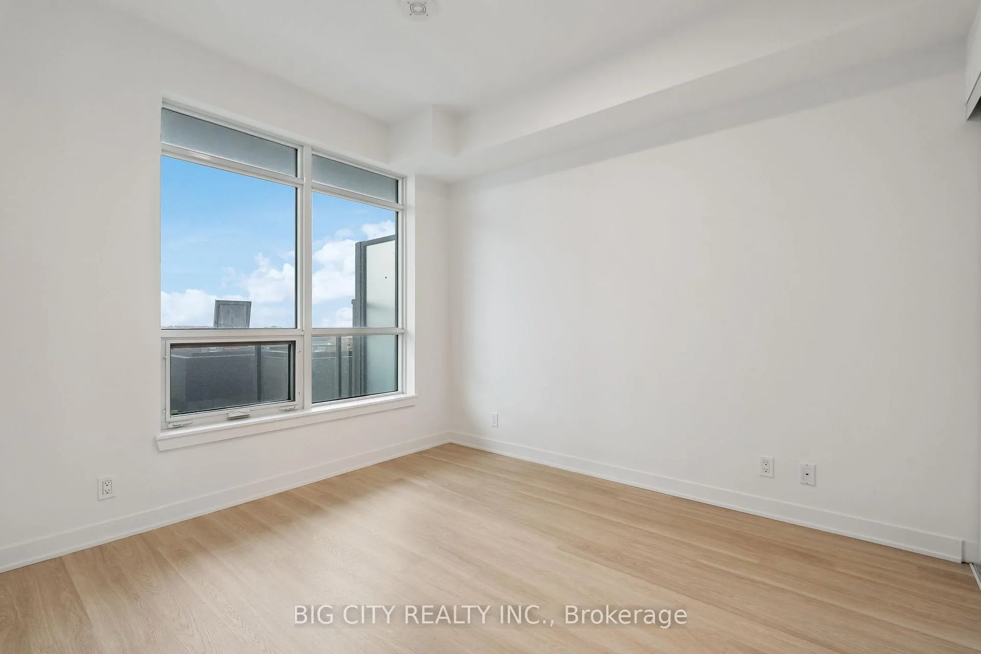 Photo 16 of Unit 808, 30 Upper Mall Way, Vaughan, Brownridge — HOMEH
