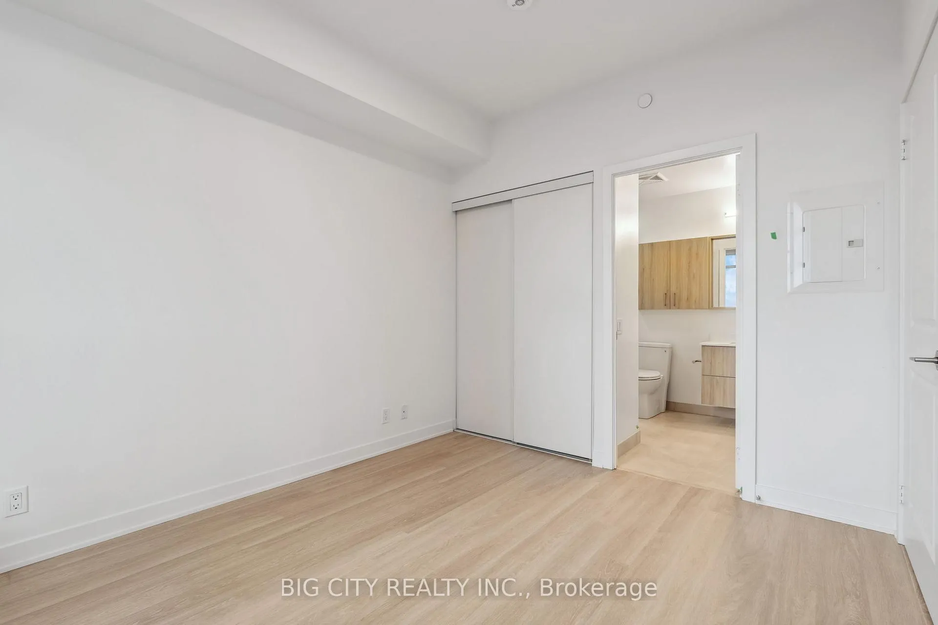 Photo 18 of Unit 808, 30 Upper Mall Way, Vaughan, Brownridge — HOMEH