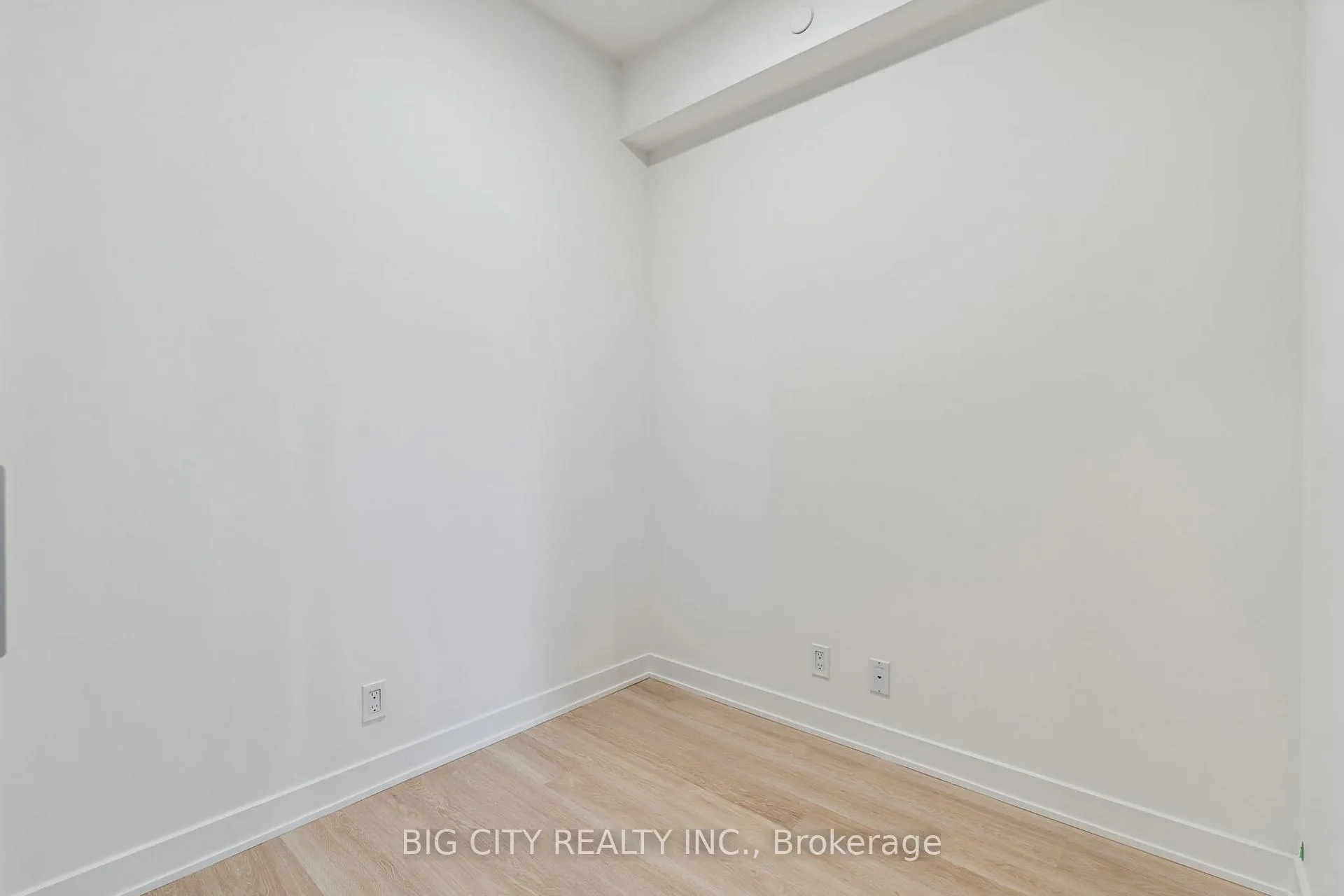 Photo 20 of Unit 808, 30 Upper Mall Way, Vaughan, Brownridge — HOMEH