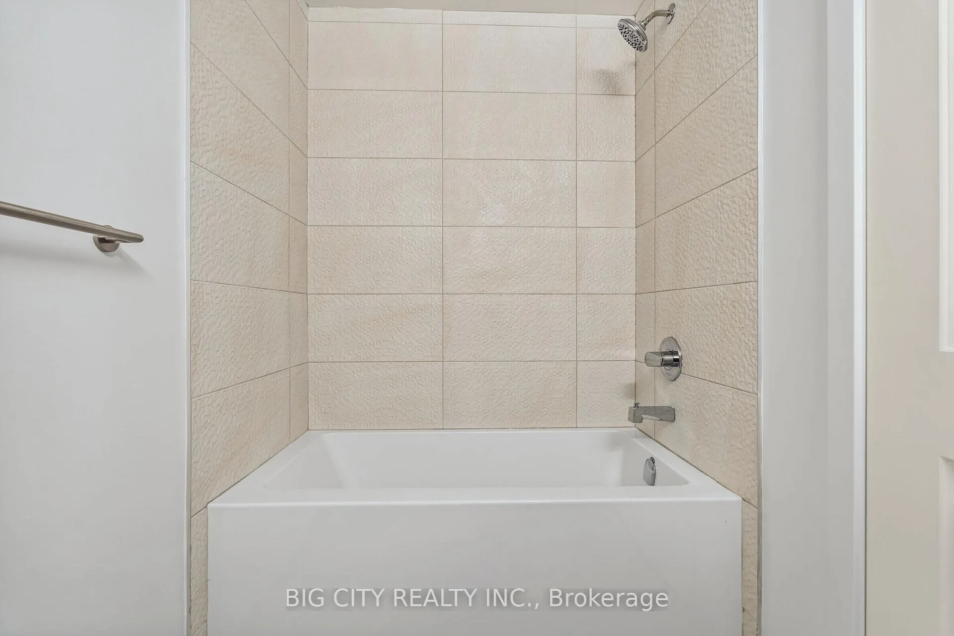 Photo 23 of Unit 808, 30 Upper Mall Way, Vaughan, Brownridge — HOMEH