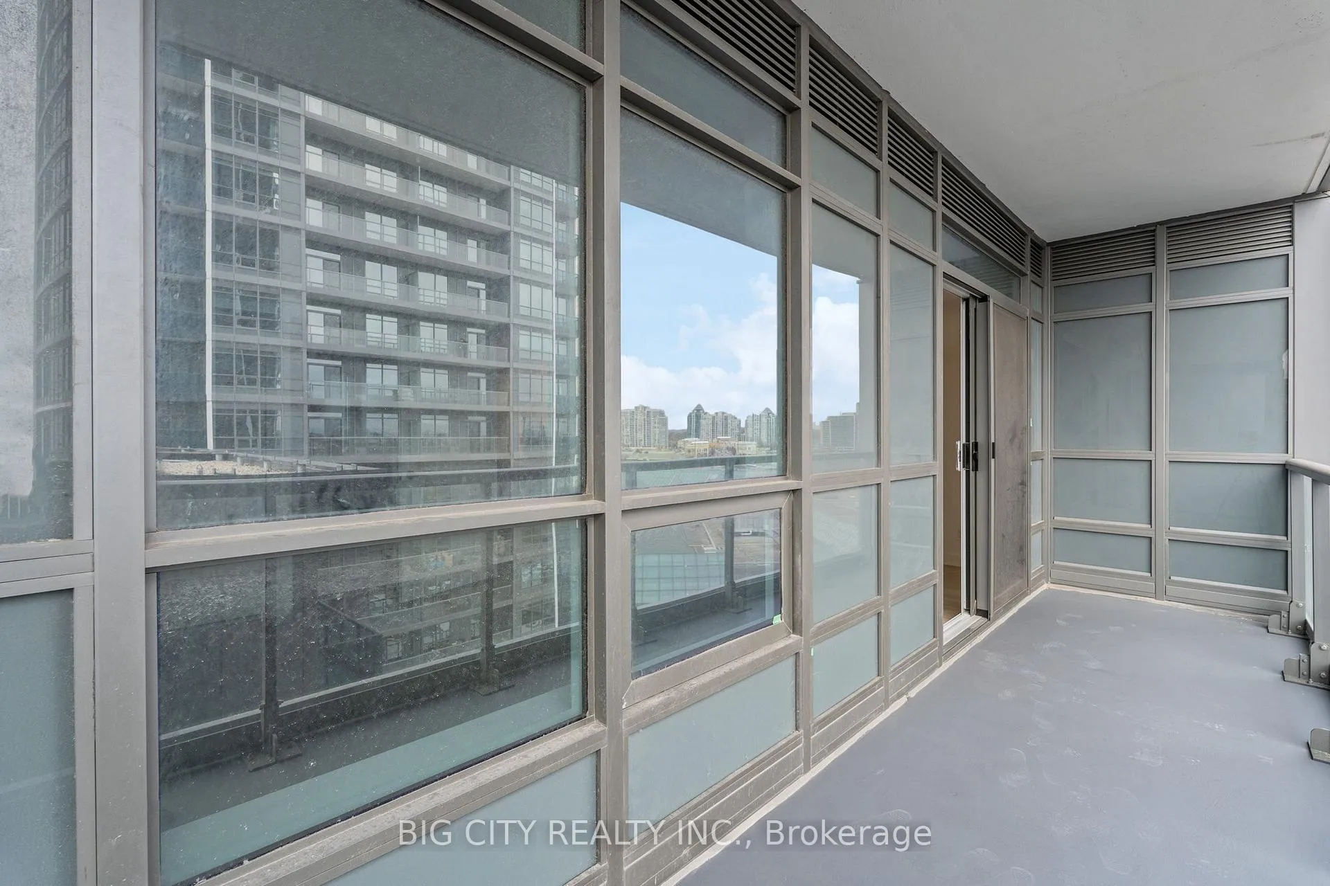 Photo 26 of Unit 808, 30 Upper Mall Way, Vaughan, Brownridge — HOMEH