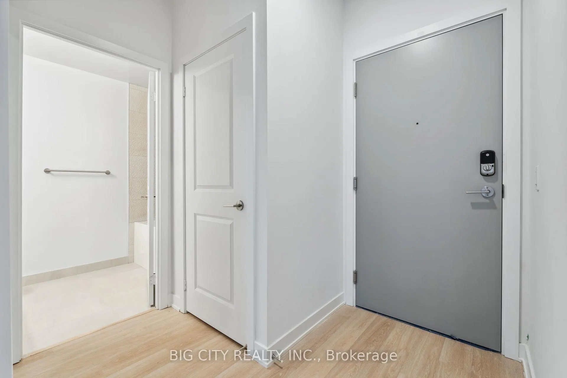 Photo 28 of Unit 808, 30 Upper Mall Way, Vaughan, Brownridge — HOMEH