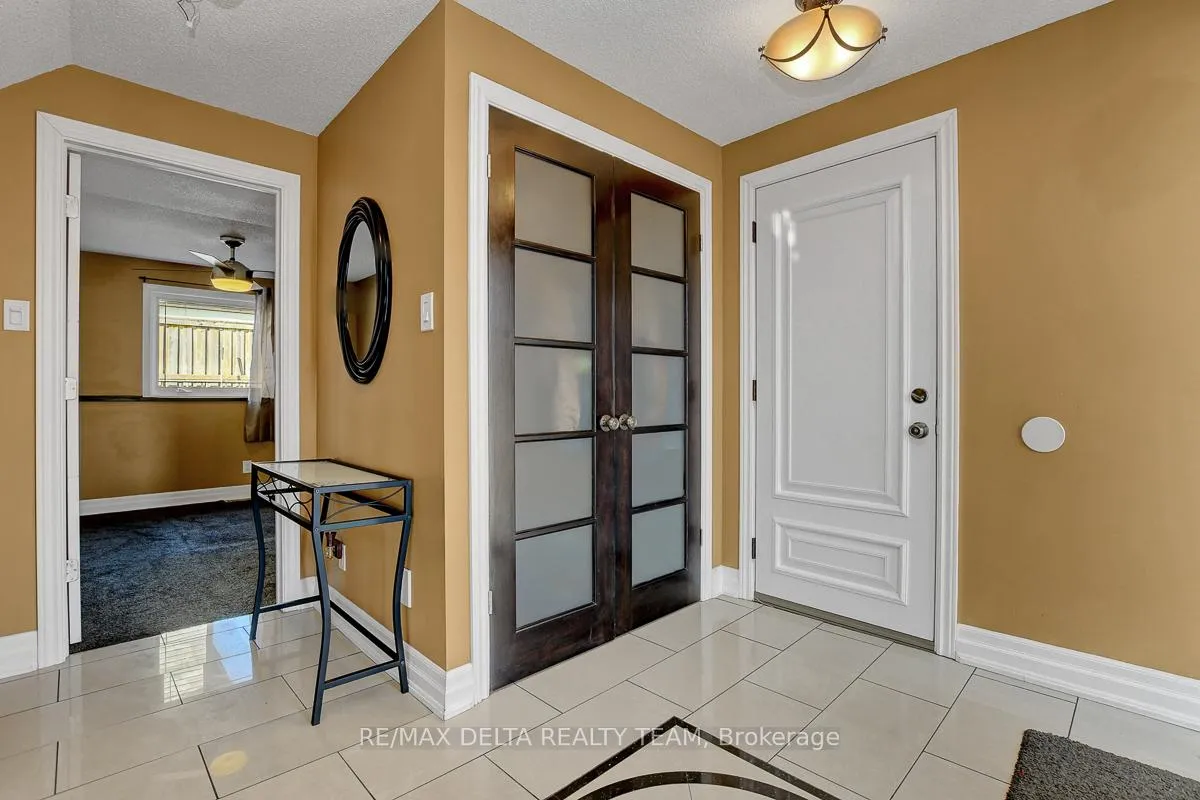 Photo 5 of 410 Phoenix Crescent, Ottawa, Bilberry Creek/Queenswood Heights — HOMEH