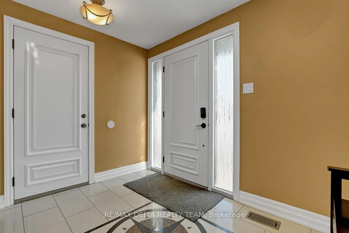 Photo 6 of 410 Phoenix Crescent, Ottawa, Bilberry Creek/Queenswood Heights — HOMEH