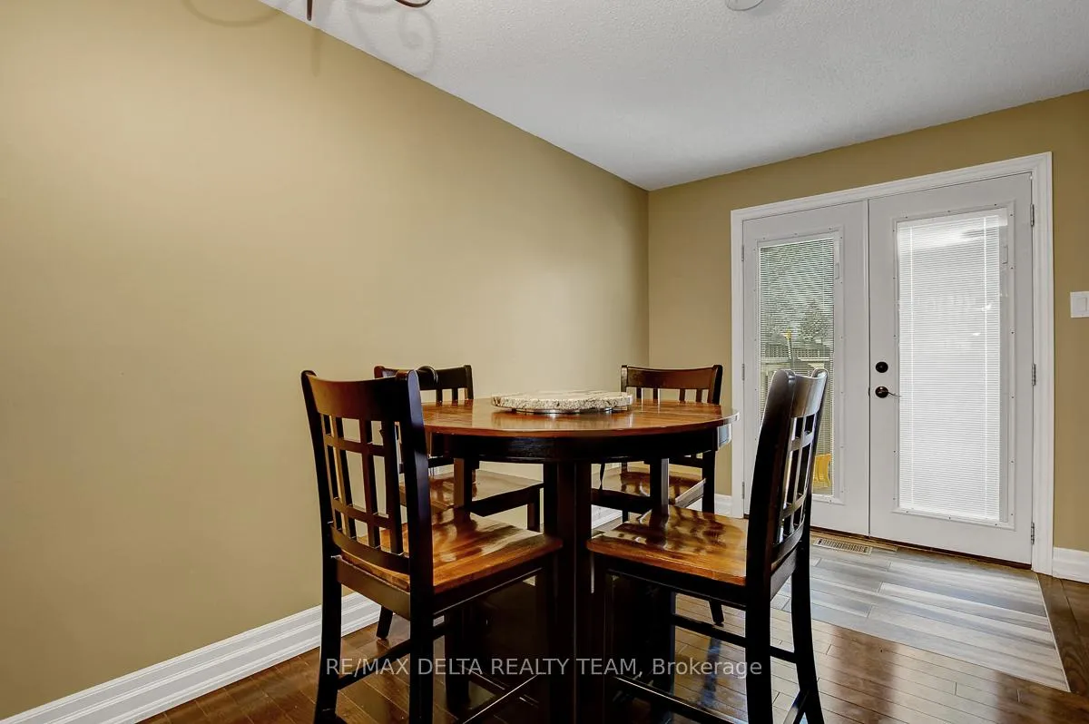Photo 11 of 410 Phoenix Crescent, Ottawa, Bilberry Creek/Queenswood Heights — HOMEH