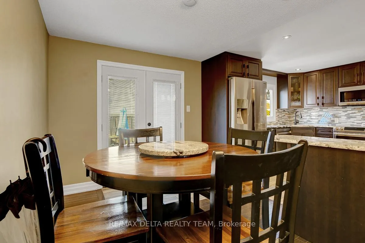 Photo 12 of 410 Phoenix Crescent, Ottawa, Bilberry Creek/Queenswood Heights — HOMEH