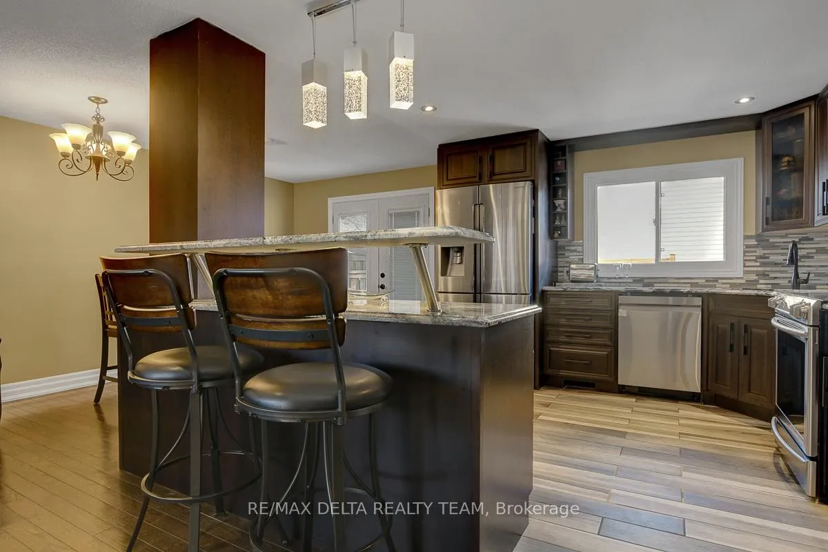Photo 16 of 410 Phoenix Crescent, Ottawa, Bilberry Creek/Queenswood Heights — HOMEH