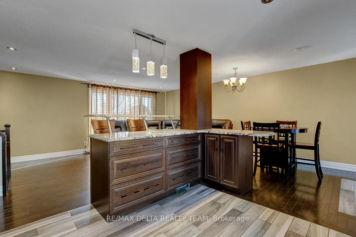 Photo 20 of 410 Phoenix Crescent, Ottawa, Bilberry Creek/Queenswood Heights — HOMEH