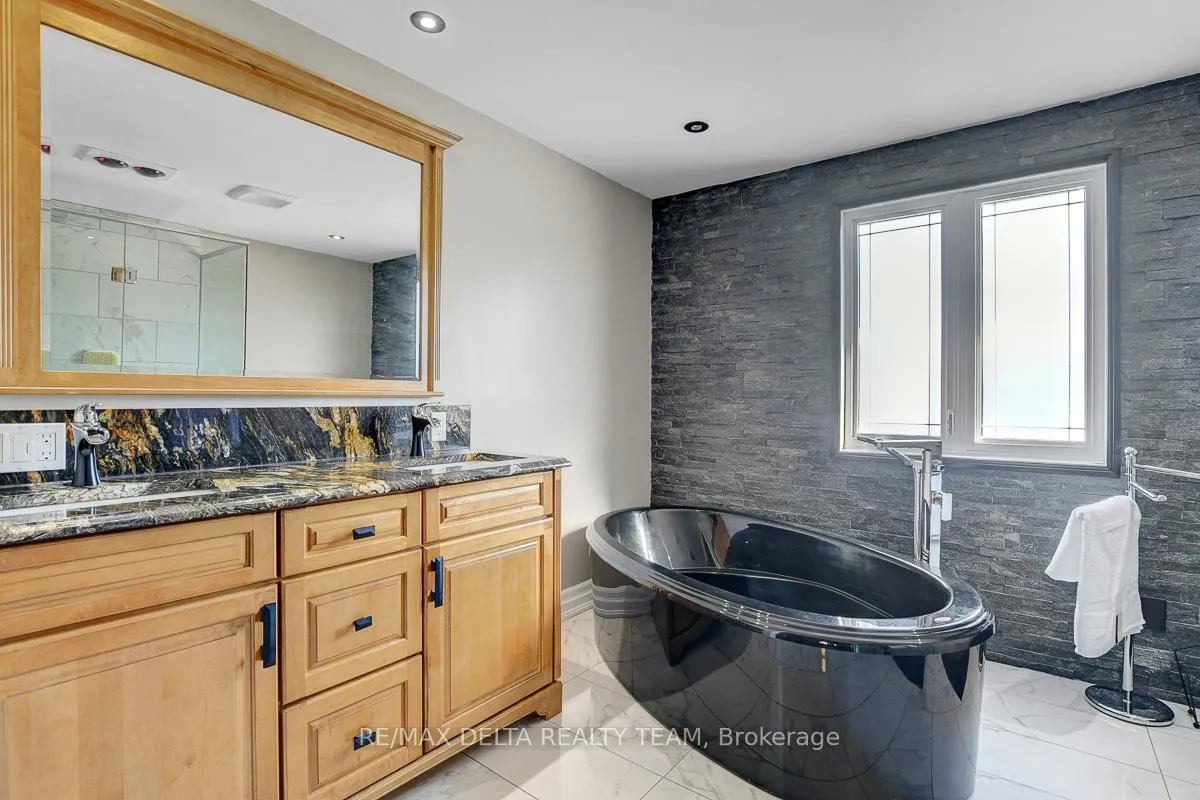 Photo 24 of 410 Phoenix Crescent, Ottawa, Bilberry Creek/Queenswood Heights — HOMEH