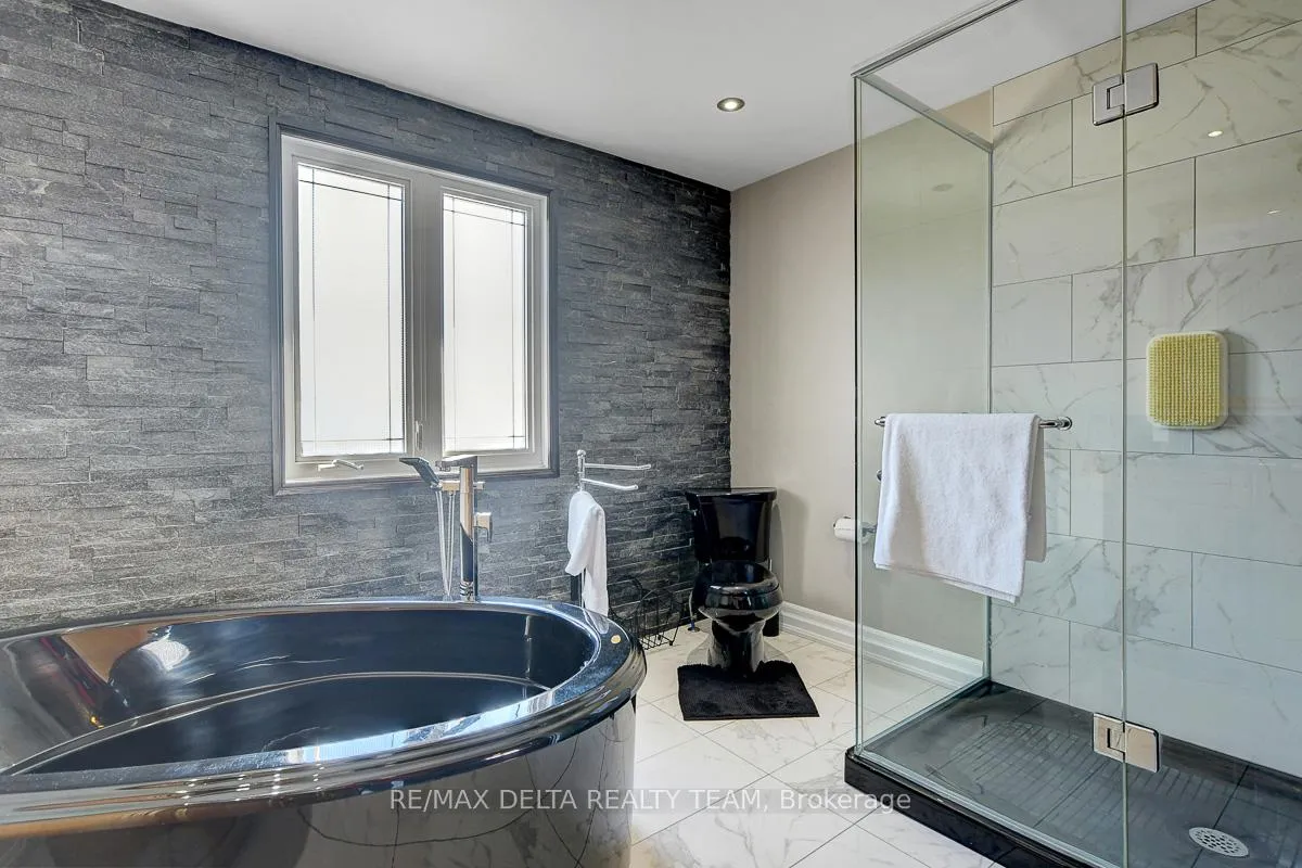 Photo 25 of 410 Phoenix Crescent, Ottawa, Bilberry Creek/Queenswood Heights — HOMEH