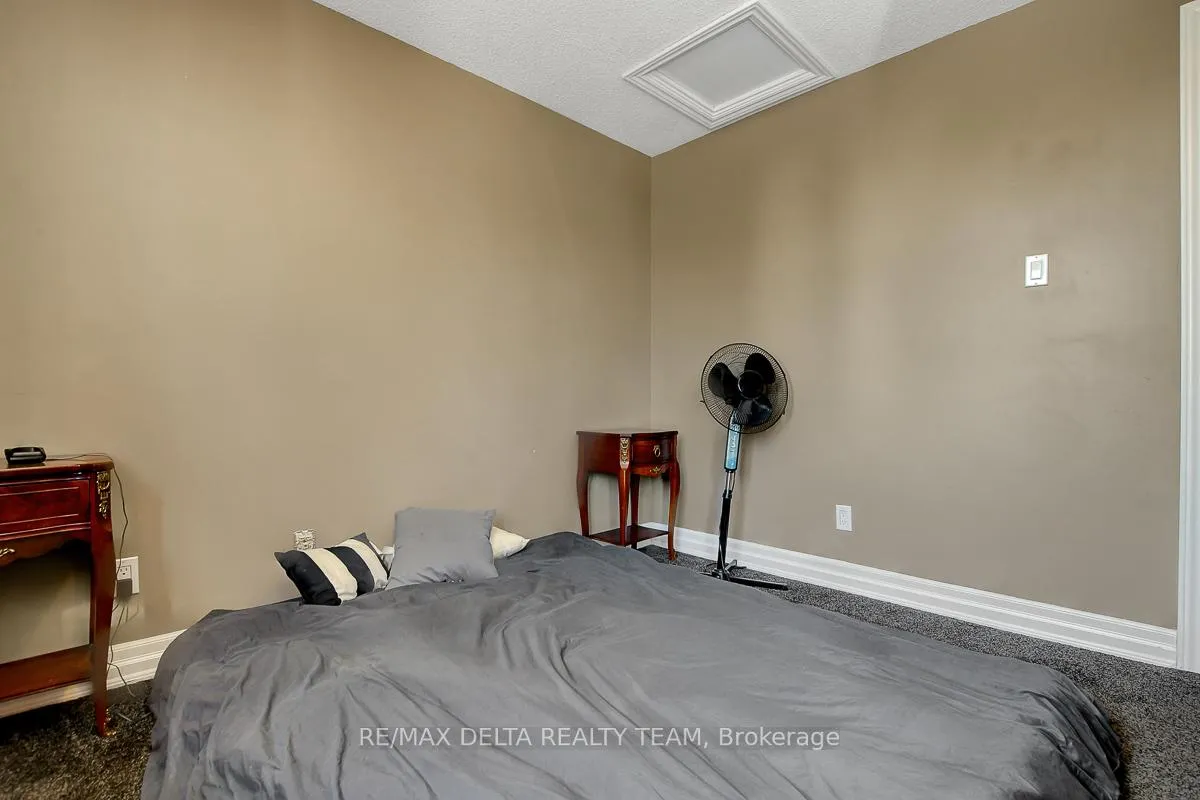 Photo 28 of 410 Phoenix Crescent, Ottawa, Bilberry Creek/Queenswood Heights — HOMEH