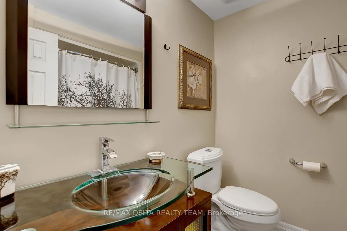 Photo 29 of 410 Phoenix Crescent, Ottawa, Bilberry Creek/Queenswood Heights — HOMEH