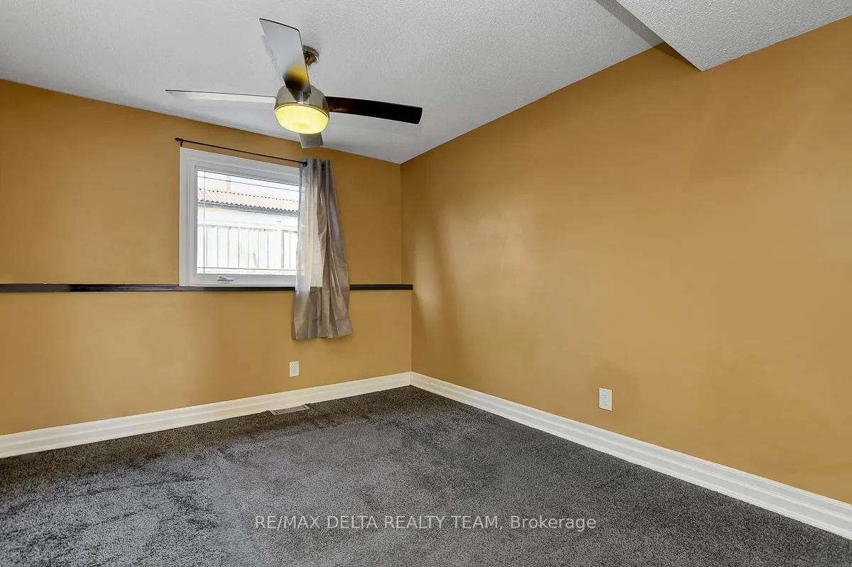 Photo 30 of 410 Phoenix Crescent, Ottawa, Bilberry Creek/Queenswood Heights — HOMEH