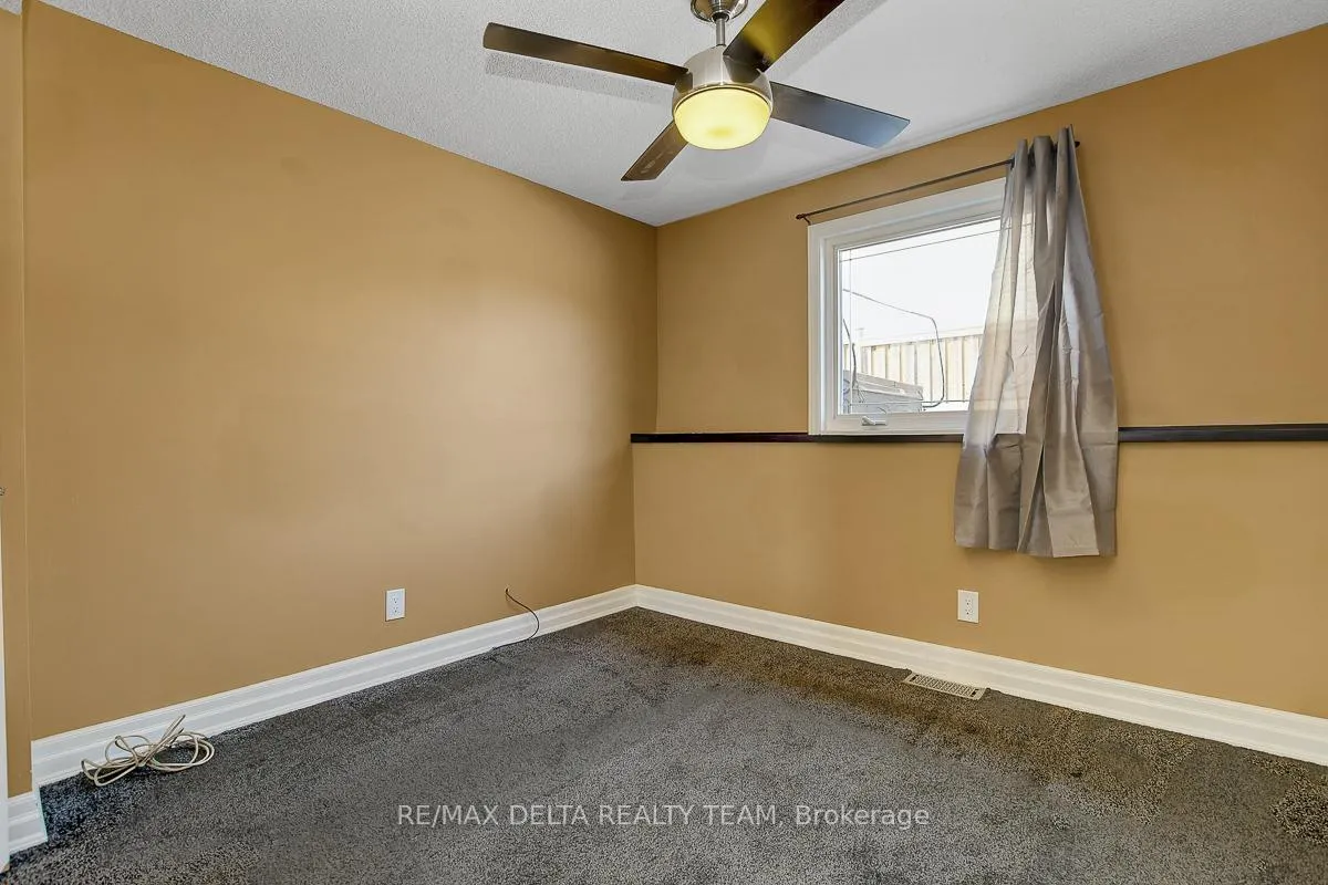 Photo 32 of 410 Phoenix Crescent, Ottawa, Bilberry Creek/Queenswood Heights — HOMEH