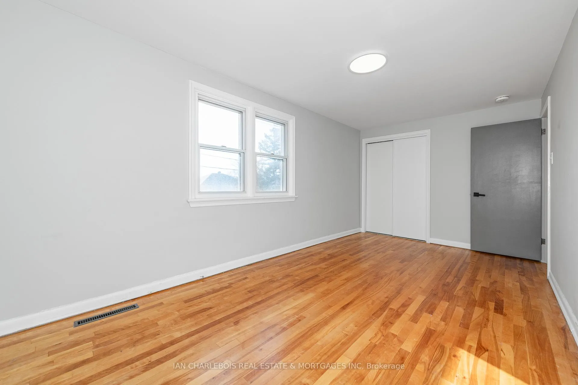 Photo 2 of Unit A, 810 Smyth Road, Ottawa, Elmvale Acres — HOMEH