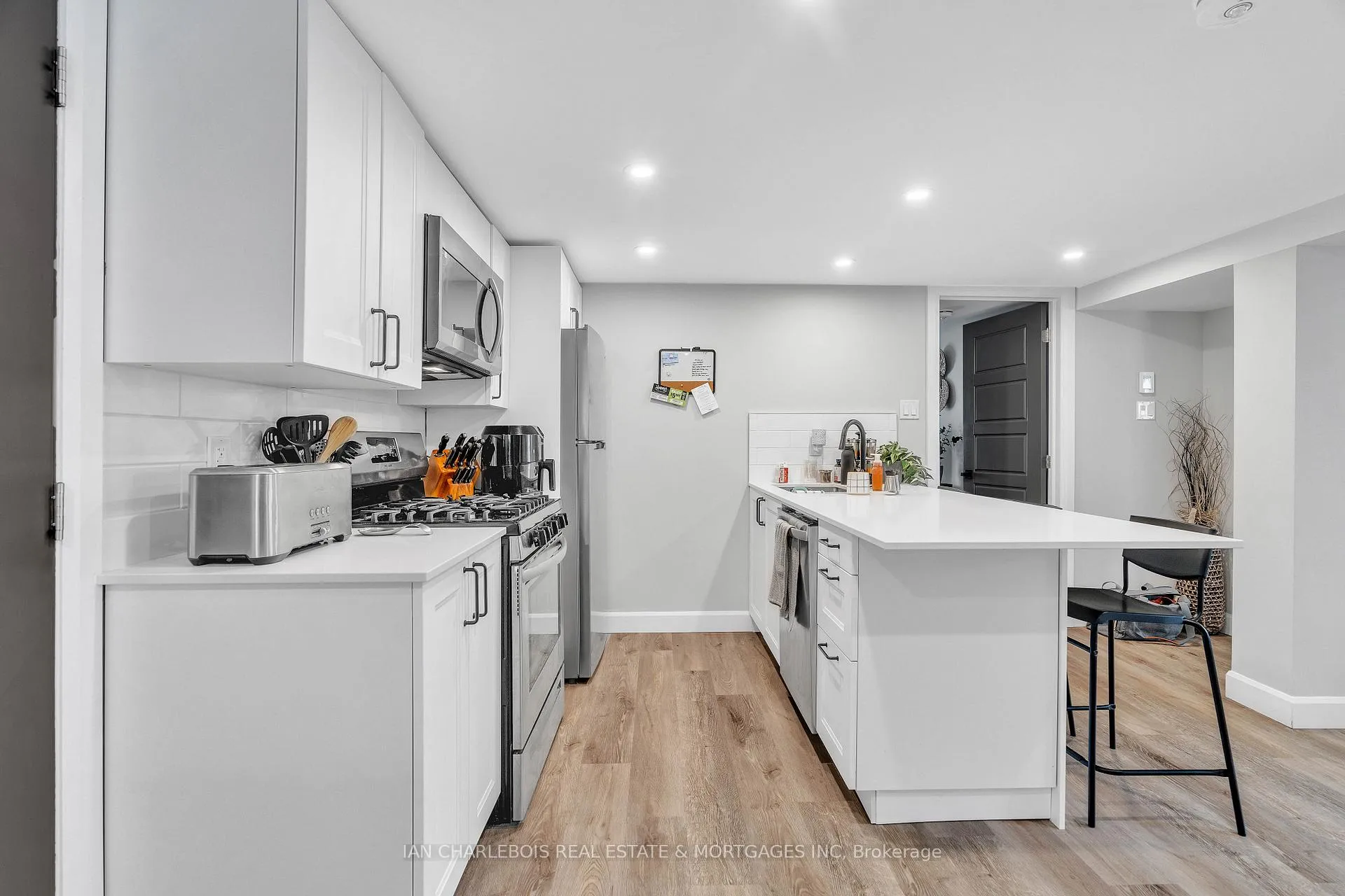 Photo 3 of Unit A, 810 Smyth Road, Ottawa, Elmvale Acres — HOMEH
