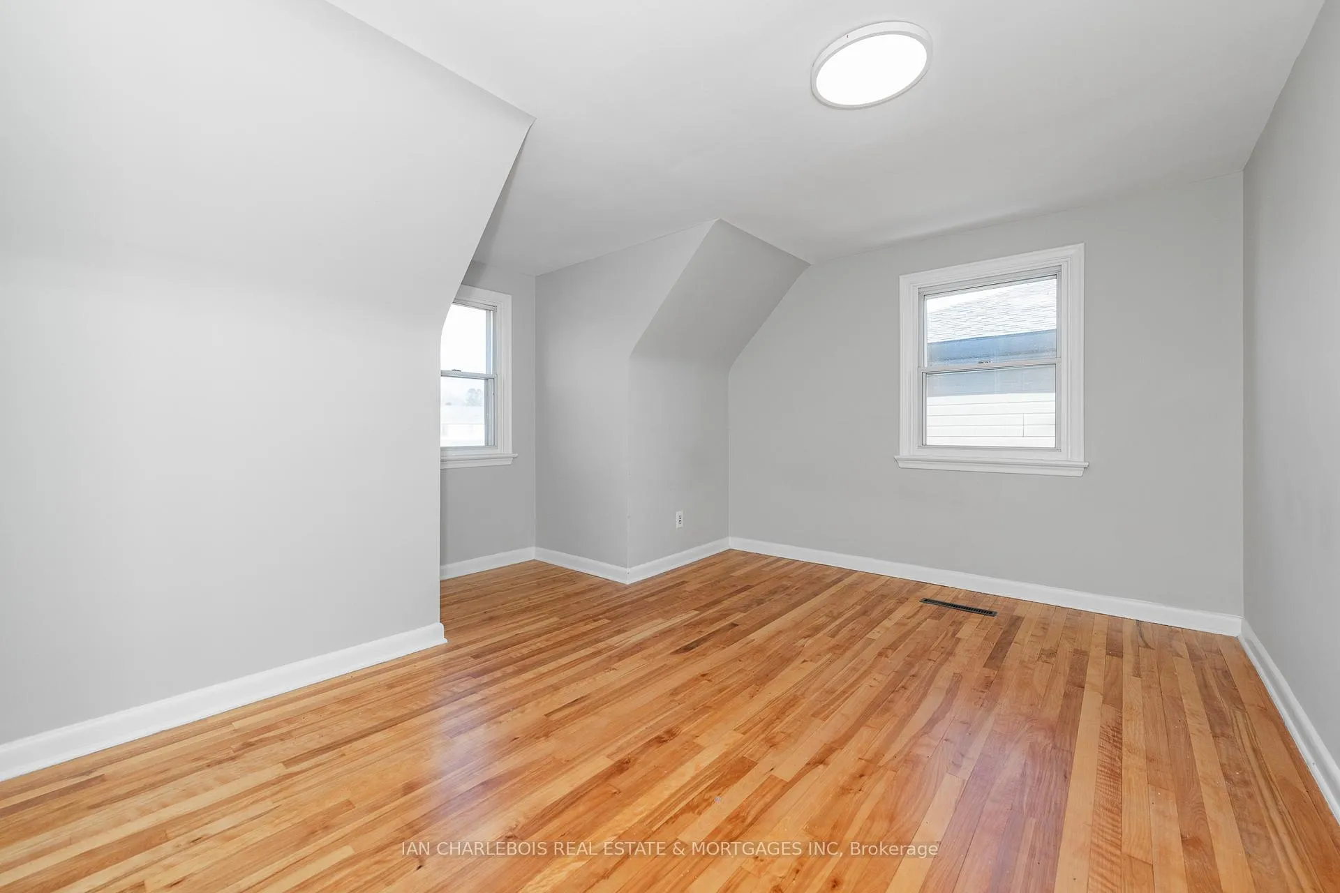Photo 4 of Unit A, 810 Smyth Road, Ottawa, Elmvale Acres — HOMEH