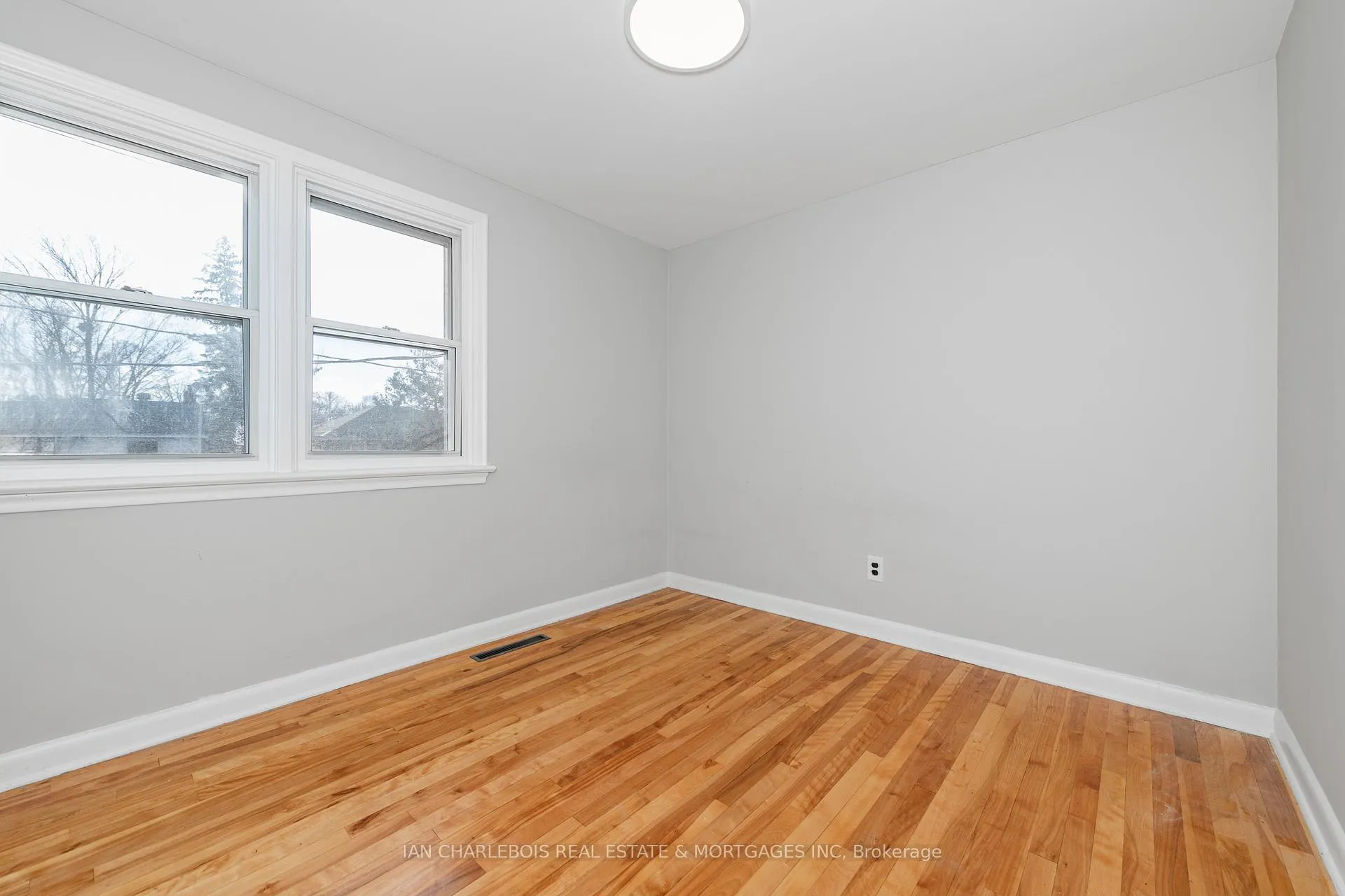 Photo 5 of Unit A, 810 Smyth Road, Ottawa, Elmvale Acres — HOMEH