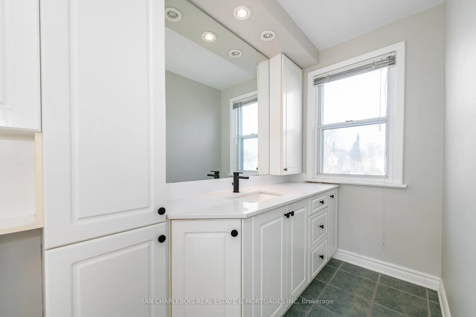 Photo 6 of Unit A, 810 Smyth Road, Ottawa, Elmvale Acres — HOMEH