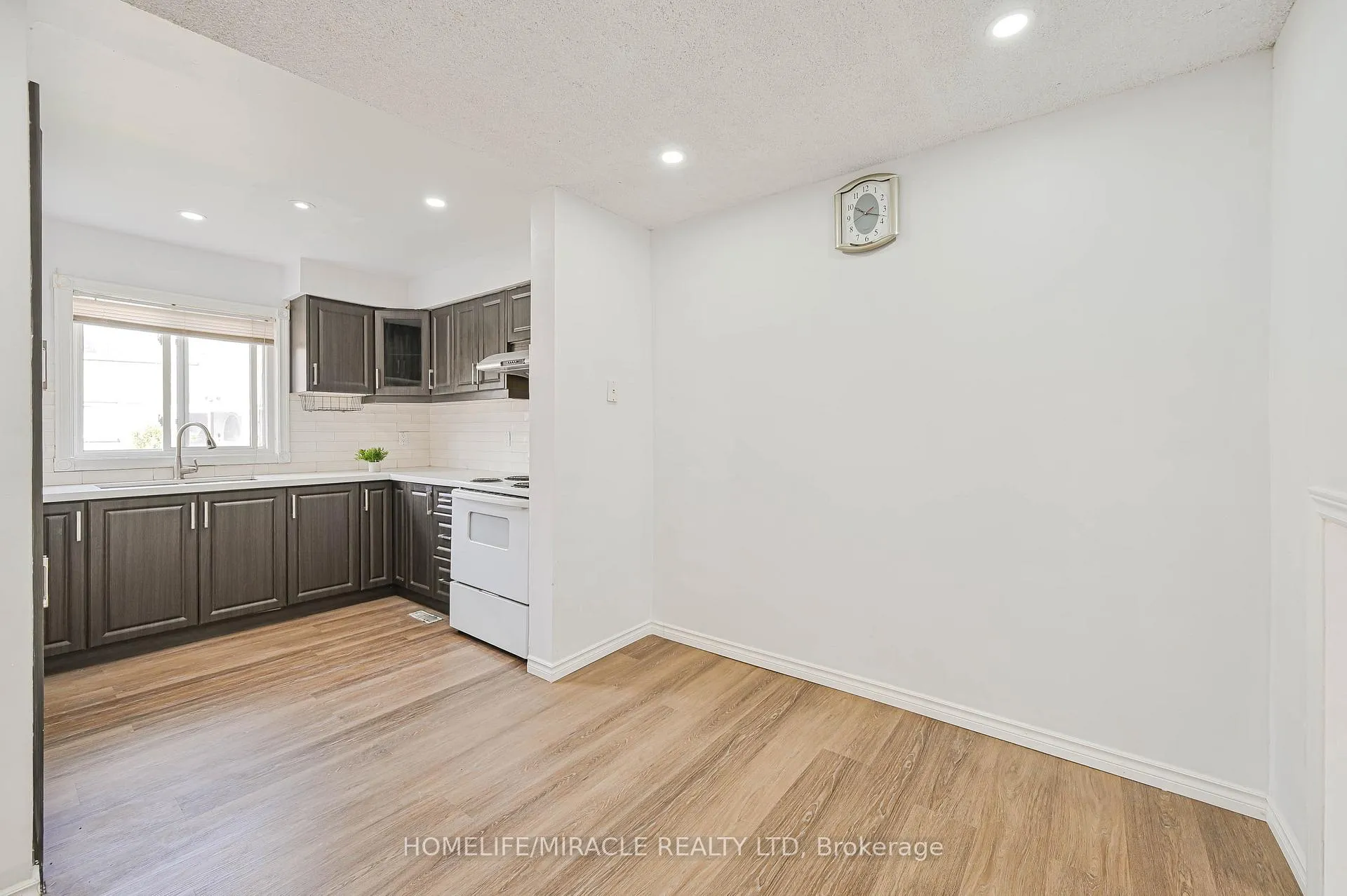 Photo 6 of Unit 48, 2012 Martin Grove Road, Etobicoke, West Humber-Clairville — HOMEH