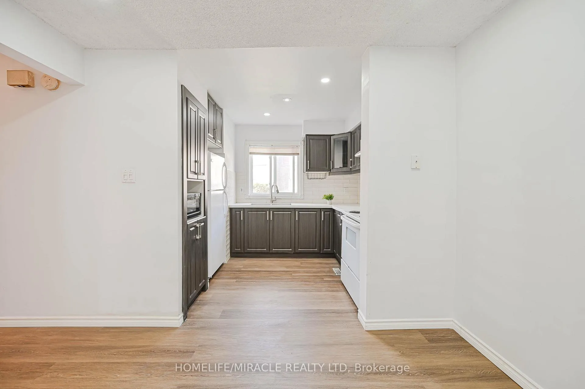 Photo 7 of Unit 48, 2012 Martin Grove Road, Etobicoke, West Humber-Clairville — HOMEH