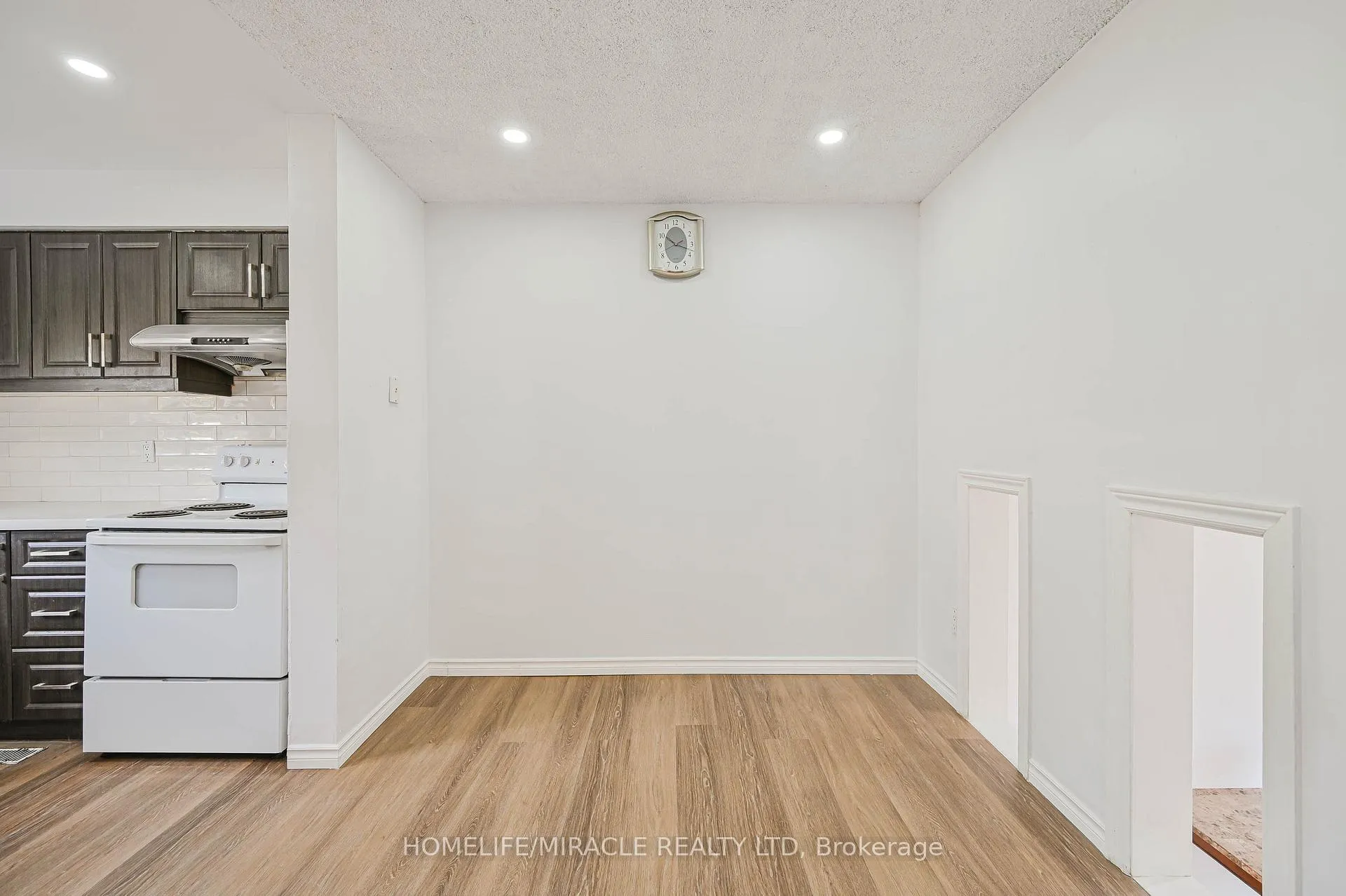 Photo 9 of Unit 48, 2012 Martin Grove Road, Etobicoke, West Humber-Clairville — HOMEH