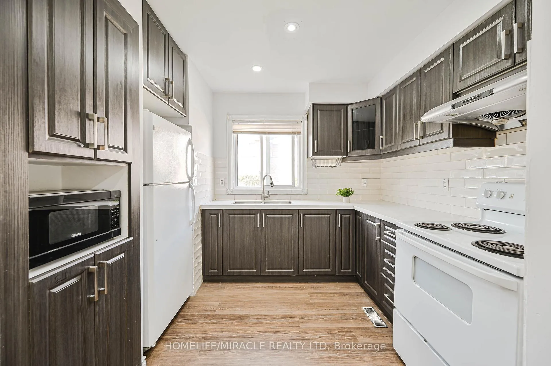 Photo 10 of Unit 48, 2012 Martin Grove Road, Etobicoke, West Humber-Clairville — HOMEH