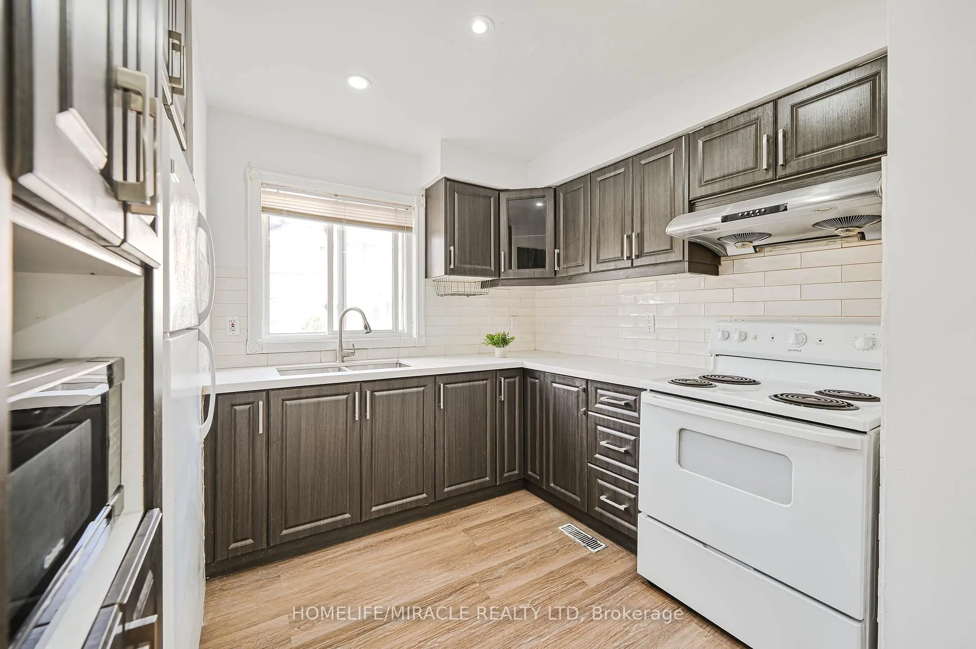 Photo 11 of Unit 48, 2012 Martin Grove Road, Etobicoke, West Humber-Clairville — HOMEH