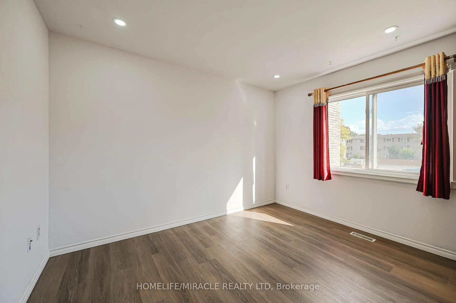 Photo 15 of Unit 48, 2012 Martin Grove Road, Etobicoke, West Humber-Clairville — HOMEH