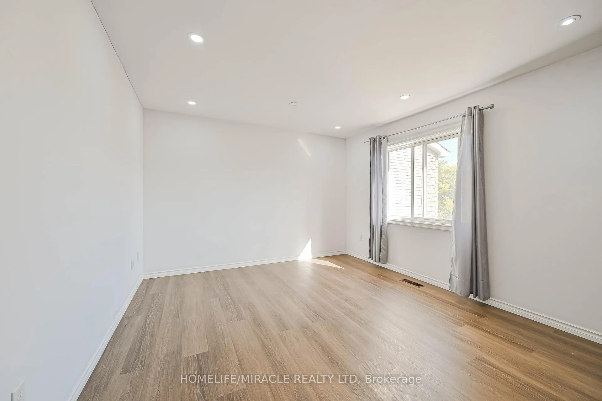 Photo 26 of Unit 48, 2012 Martin Grove Road, Etobicoke, West Humber-Clairville — HOMEH