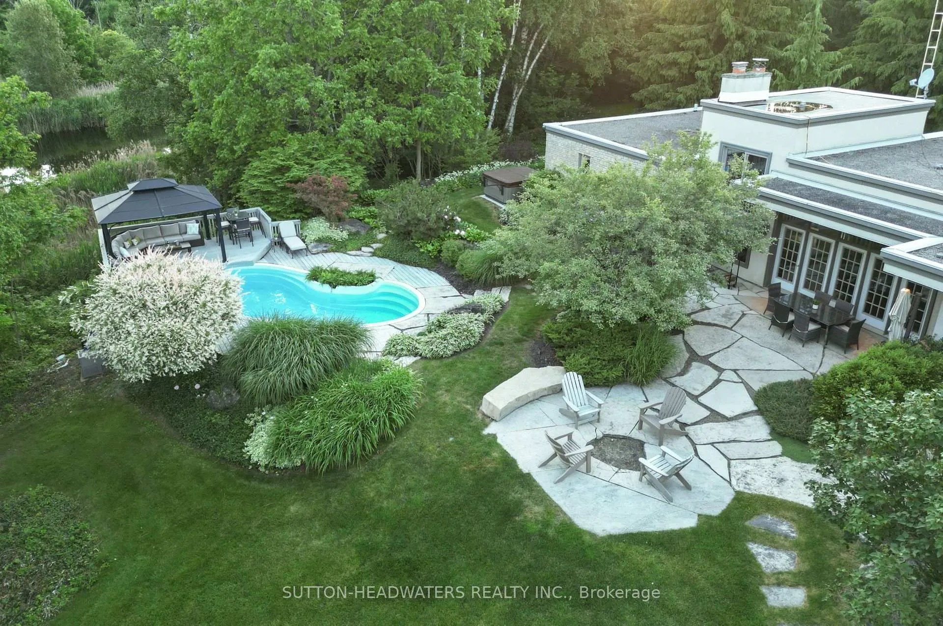 Photo 3 of 30 Cedar Drive, Caledon, Rural Caledon — HOMEH