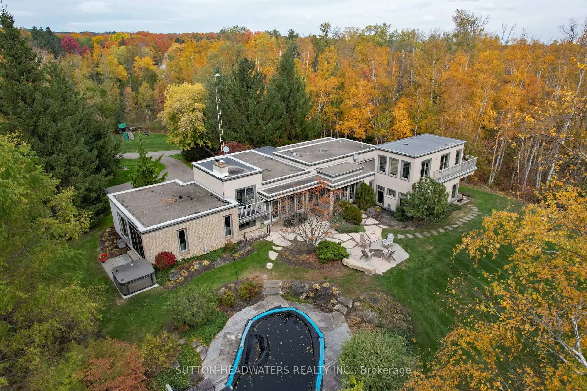 Photo 4 of 30 Cedar Drive, Caledon, Rural Caledon — HOMEH