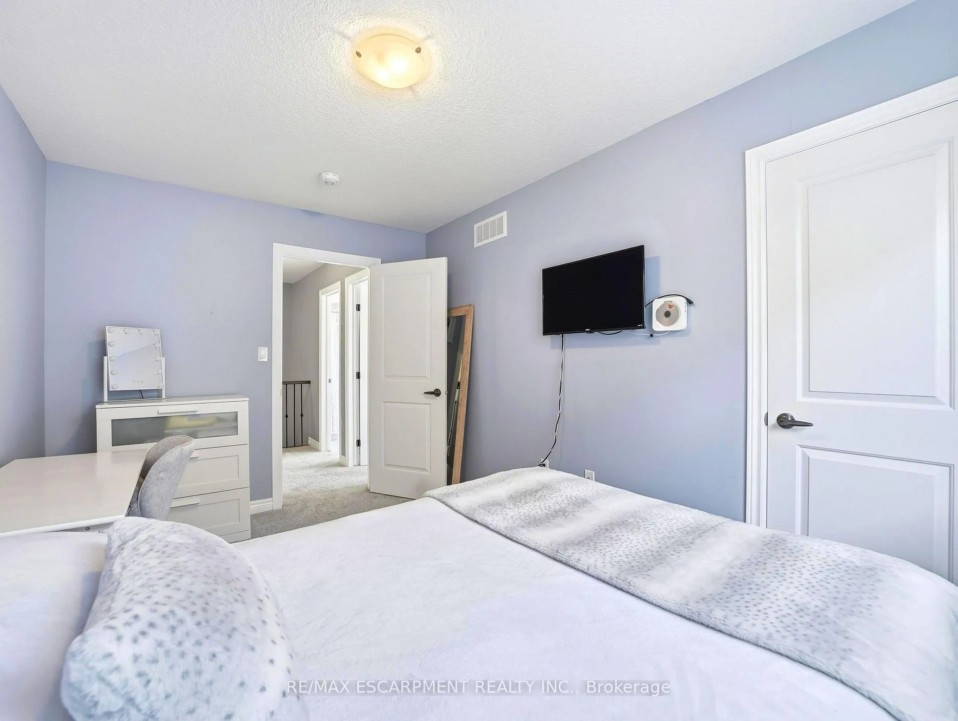 Photo 33 of 63 Festival Way, Hamilton, Binbrook — HOMEH