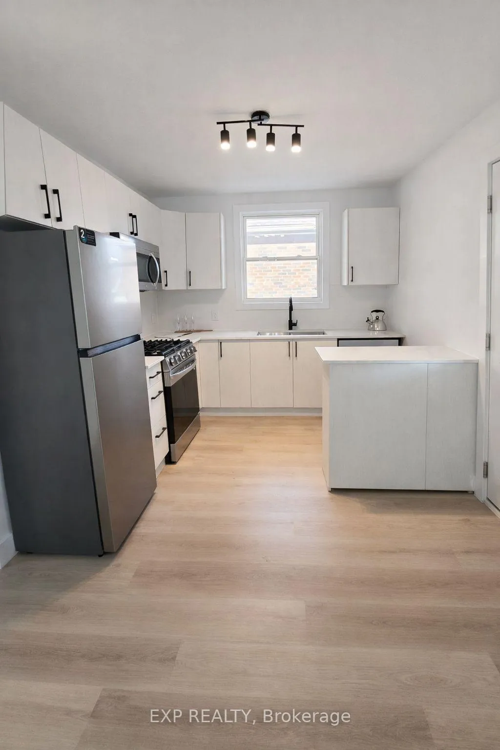 Photo 5 of 41 Cameron Avenue S, Hamilton, Bartonville — HOMEH