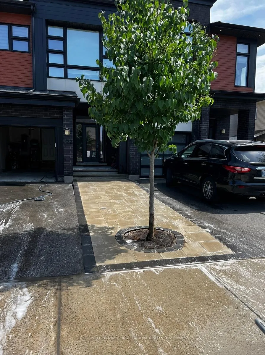 Photo 3 of 422 Markdale Terrace, Ottawa, Riverside South/Gloucester Glen — HOMEH