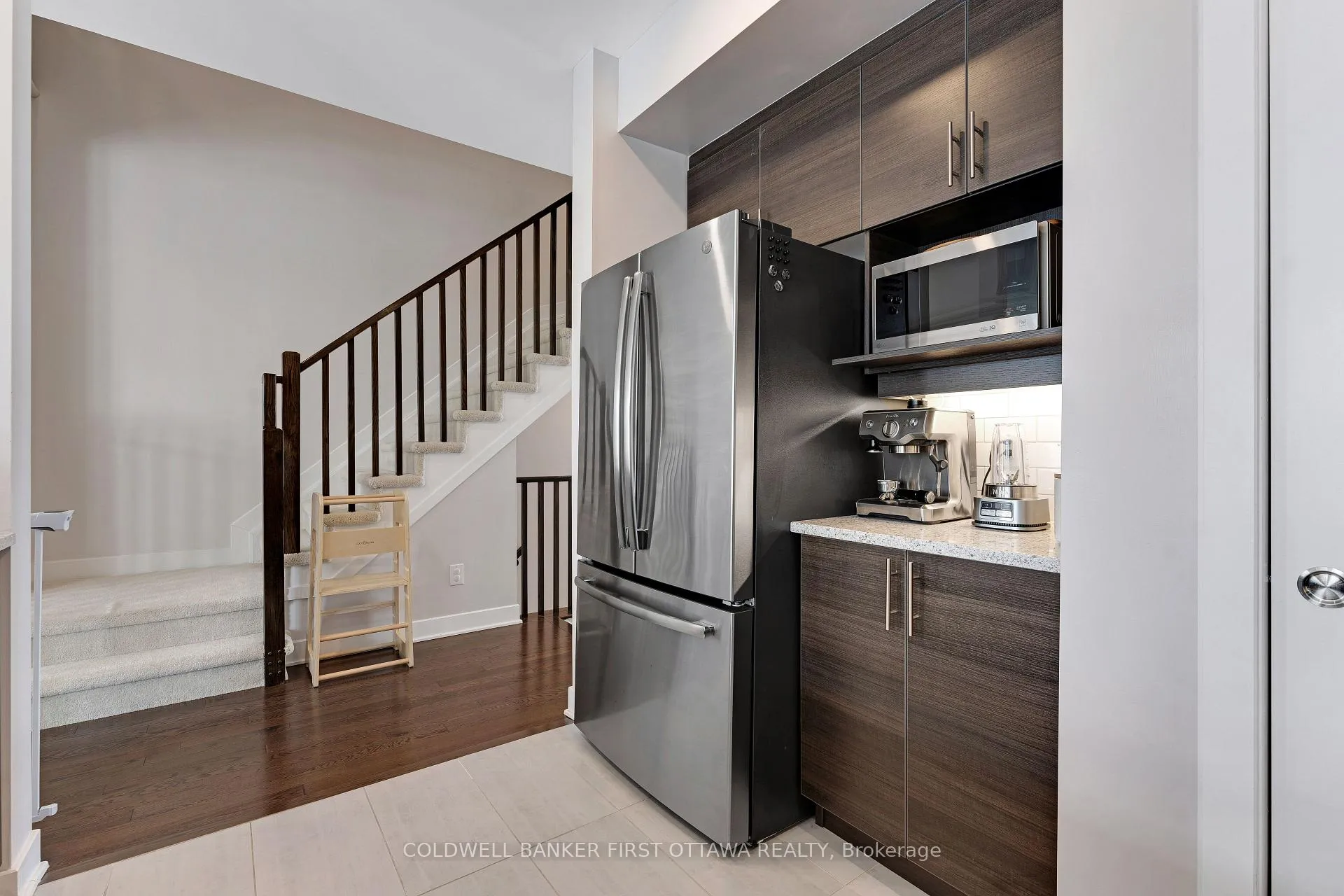 Photo 9 of 422 Markdale Terrace, Ottawa, Riverside South/Gloucester Glen — HOMEH