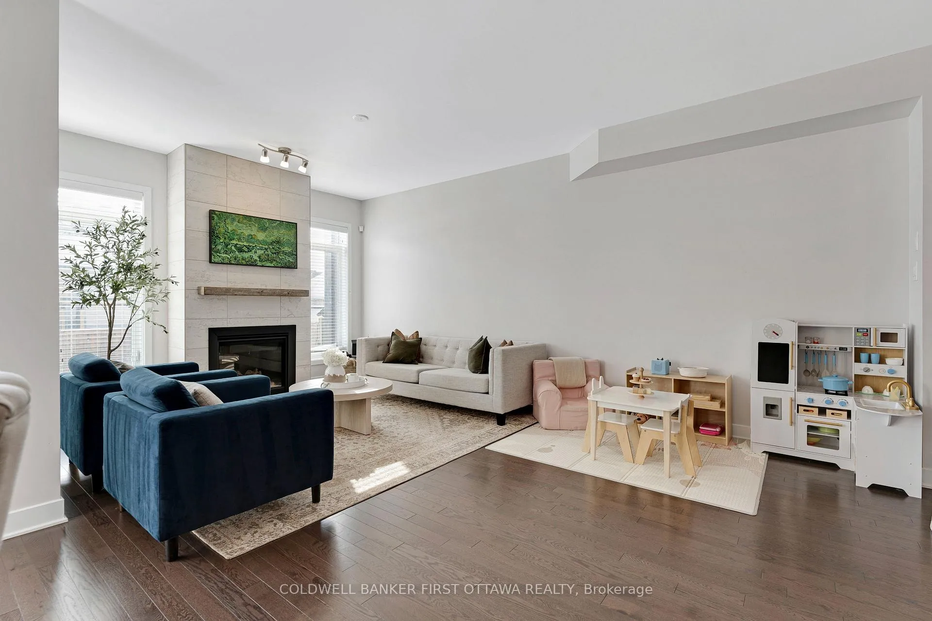 Photo 15 of 422 Markdale Terrace, Ottawa, Riverside South/Gloucester Glen — HOMEH