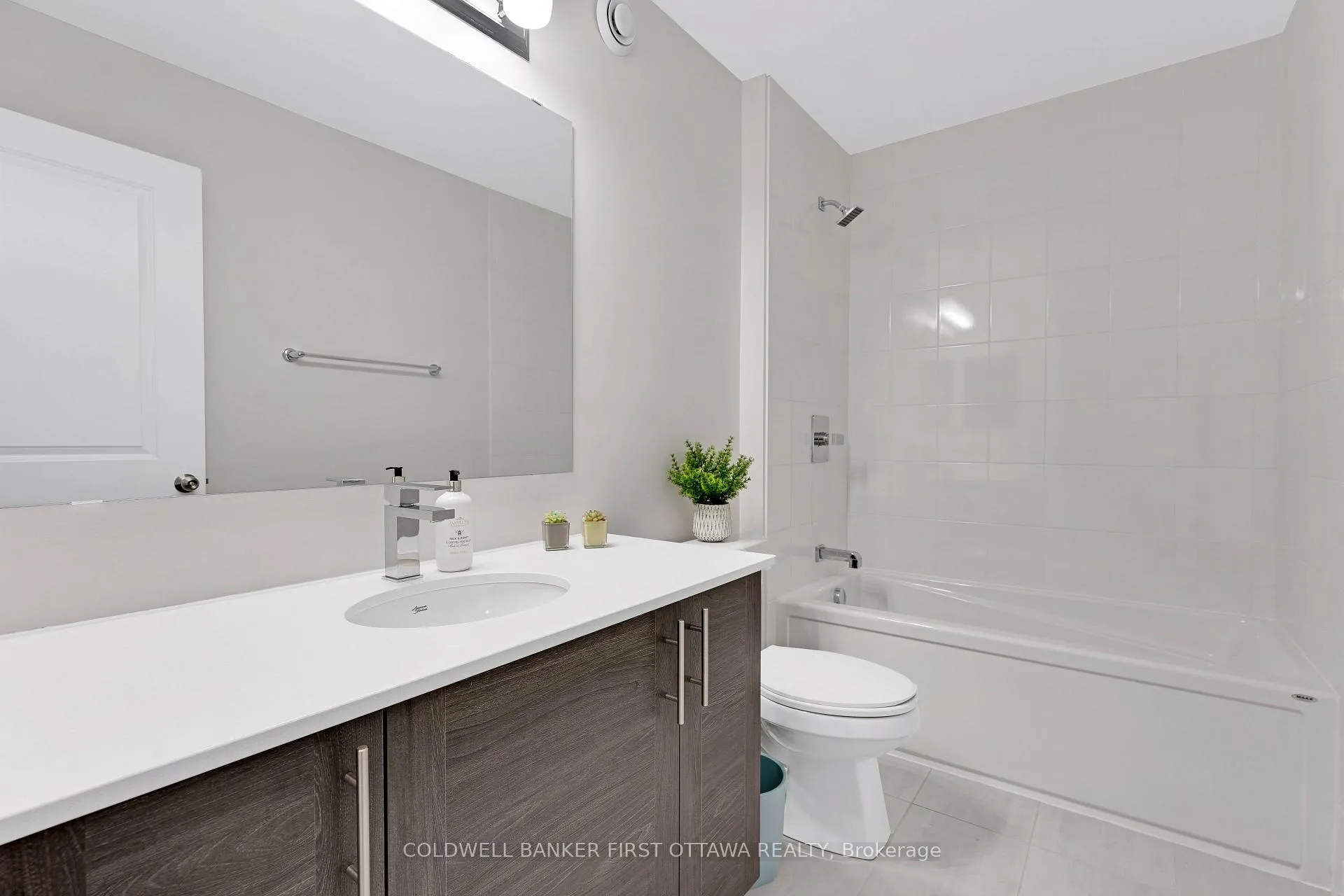 Photo 33 of 422 Markdale Terrace, Ottawa, Riverside South/Gloucester Glen — HOMEH