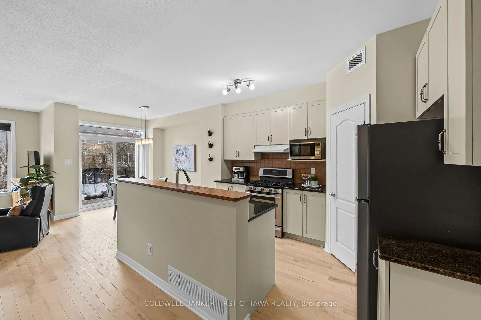 Photo 5 of 534 Cherokee Way, Ottawa, Stittsville (North) — HOMEH