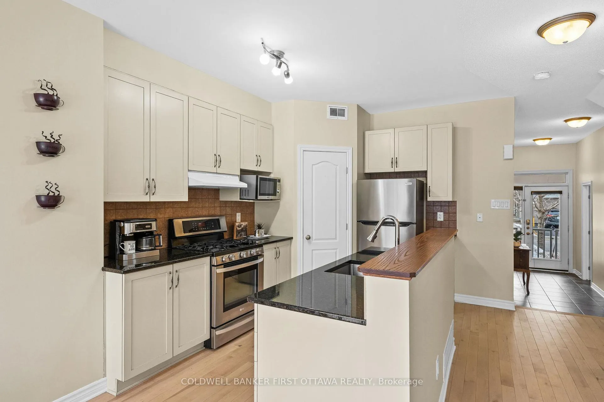 Photo 6 of 534 Cherokee Way, Ottawa, Stittsville (North) — HOMEH