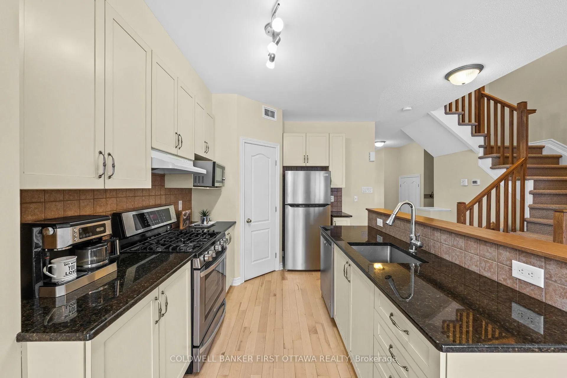 Photo 7 of 534 Cherokee Way, Ottawa, Stittsville (North) — HOMEH