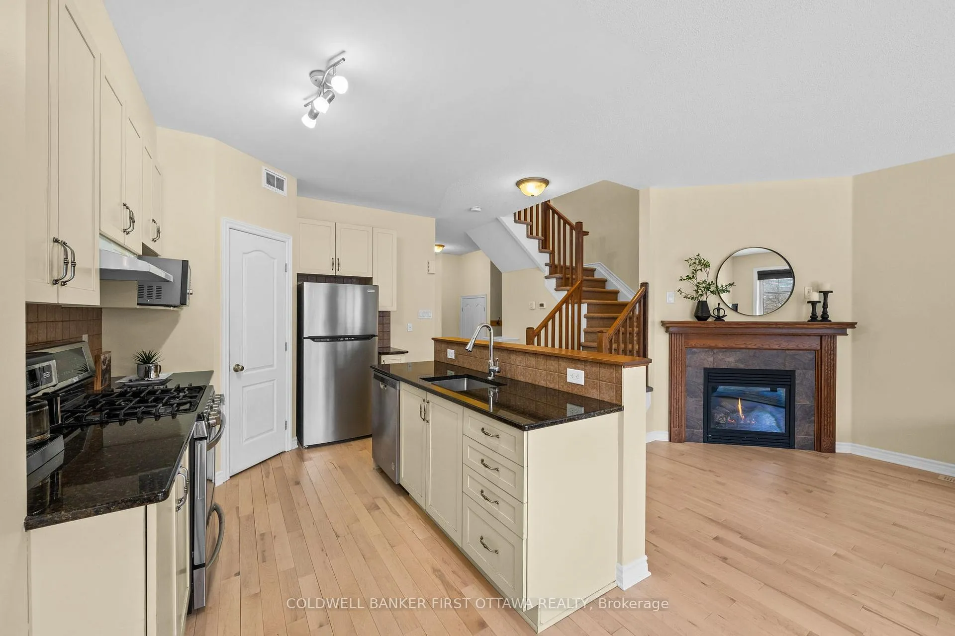 Photo 8 of 534 Cherokee Way, Ottawa, Stittsville (North) — HOMEH