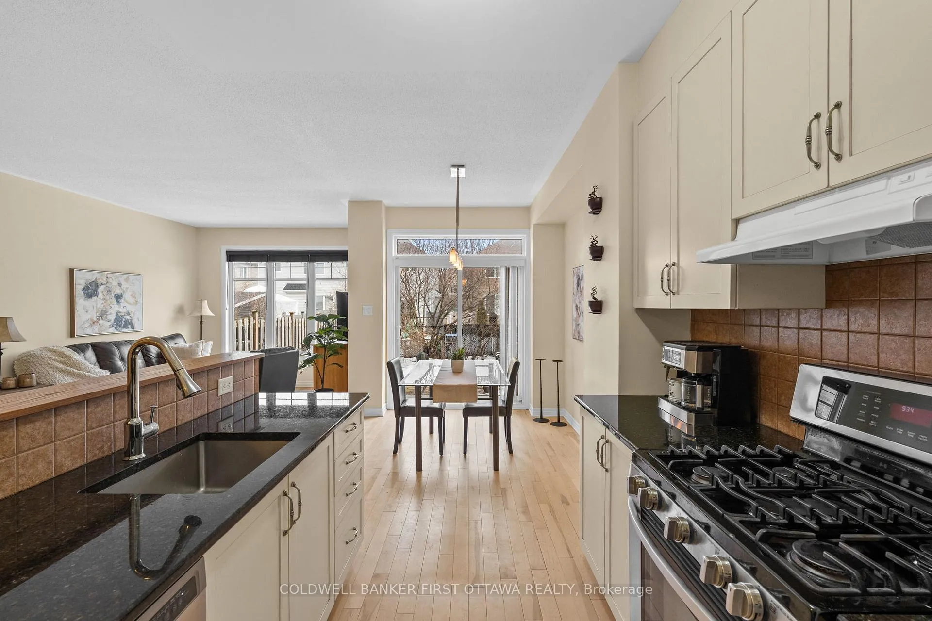 Photo 9 of 534 Cherokee Way, Ottawa, Stittsville (North) — HOMEH