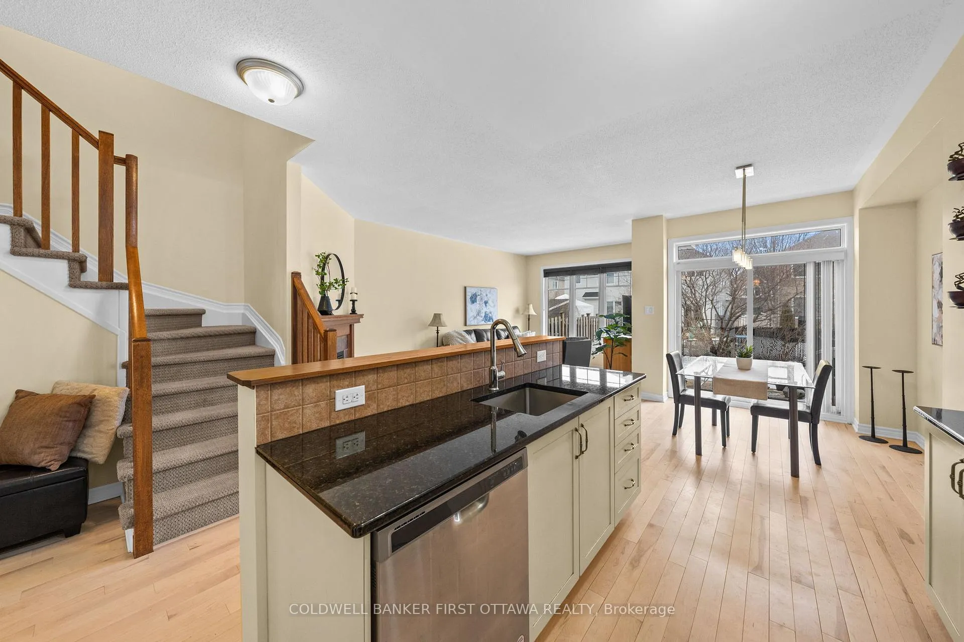 Photo 10 of 534 Cherokee Way, Ottawa, Stittsville (North) — HOMEH
