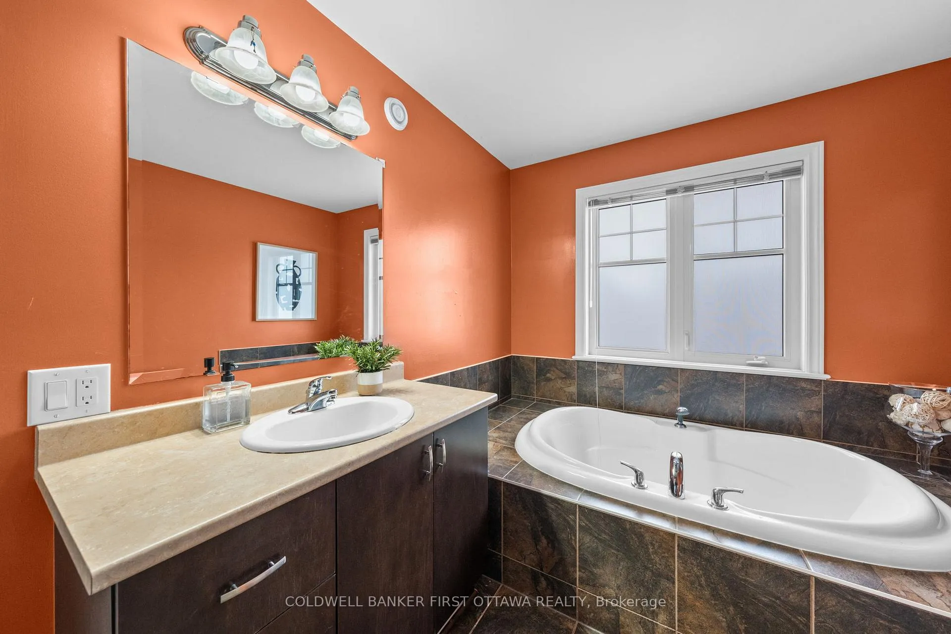 Photo 21 of 534 Cherokee Way, Ottawa, Stittsville (North) — HOMEH